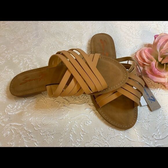 🛍️Seven 7 Melbourne Multi strap comfort sandals available in Sizes:7,  11 🎁 - Picture 3 of 9